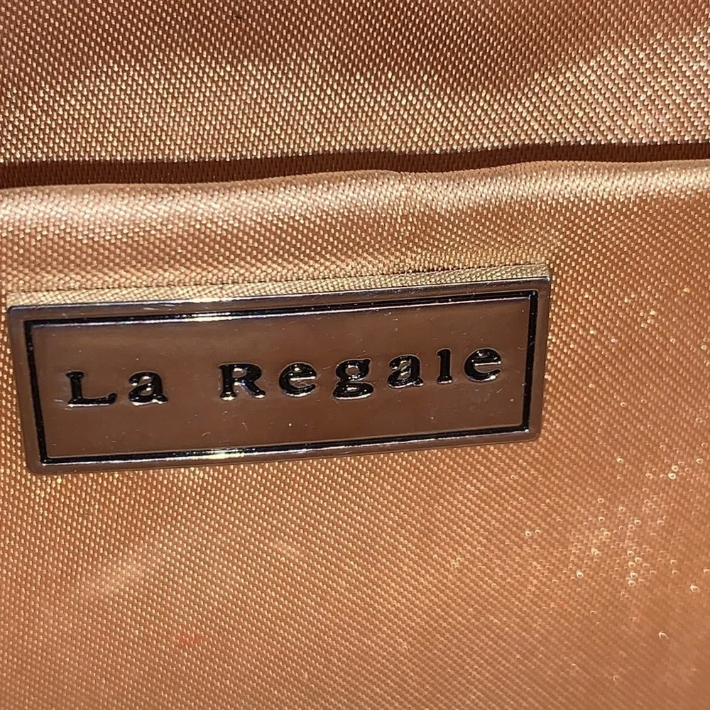 LA REGALE bag, hard sided cork clutch, chain, silver pineapple “kiss” clasp. EUC
